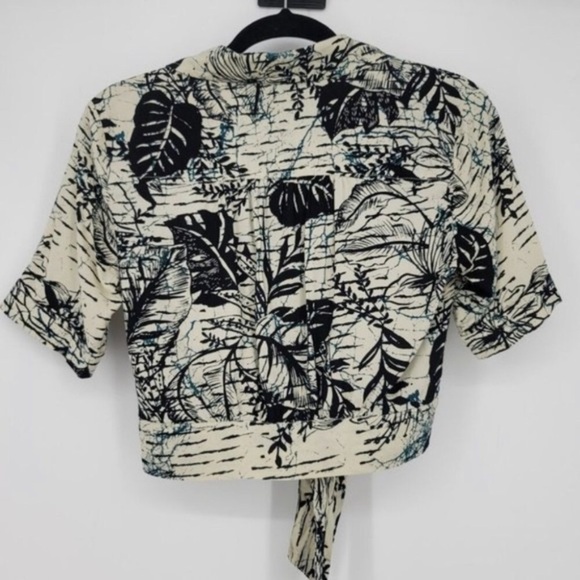 URBAN OUTFITTERS Fawn Printed Tie Front Crop Top in Black Motif - Picture 7 of 16